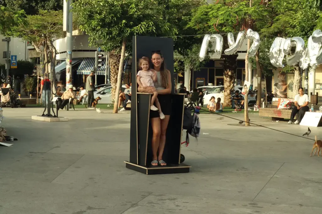 "Standing Chair" d'Ilan Benaym à Tel Aviv